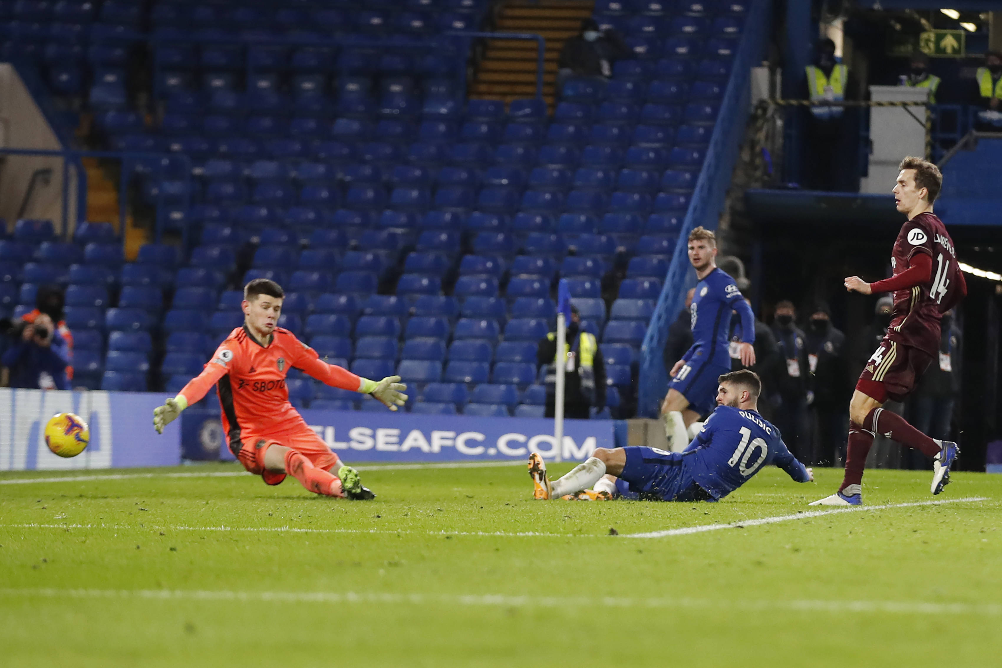 竞相追逐的 竞相追逐的